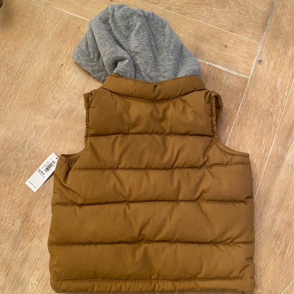 NWT Old Navy Camel Sherpa Vest - Picture 4 of 4